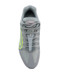 graue niedrige Sneakers von Nike