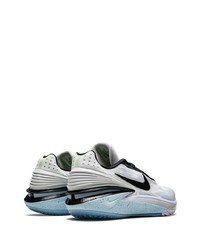 graue niedrige Sneakers von Nike