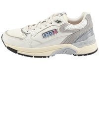 graue niedrige Sneakers von AUTRY