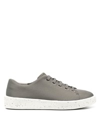 graue niedrige Sneakers von Camper