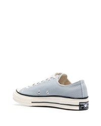 graue niedrige Sneakers von Converse