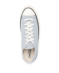 graue niedrige Sneakers von Converse