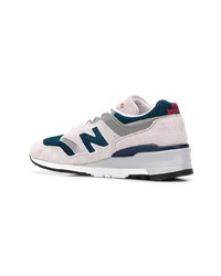 graue niedrige Sneakers von New Balance