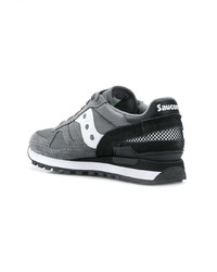 graue niedrige Sneakers von Saucony