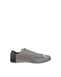 graue niedrige Sneakers von Converse