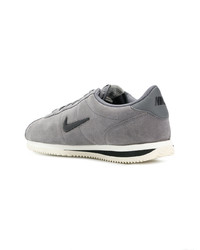 graue niedrige Sneakers von Nike