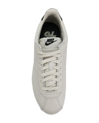 graue niedrige Sneakers von Nike