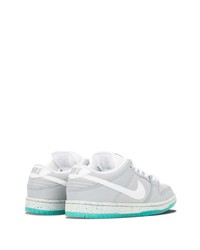 graue niedrige Sneakers von Nike