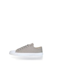 graue niedrige Sneakers von Ethletic