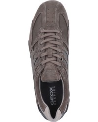 graue niedrige Sneakers von Geox