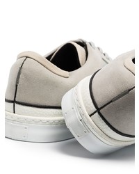 graue niedrige Sneakers von Auxiliary