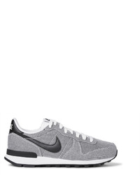 graue niedrige Sneakers von Nike