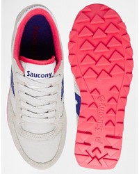 graue niedrige Sneakers von Saucony