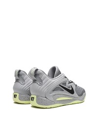 graue niedrige Sneakers von Nike