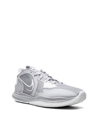 graue niedrige Sneakers von Nike