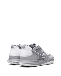 graue niedrige Sneakers von Nike