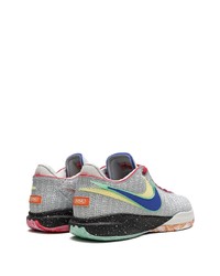 graue niedrige Sneakers von Nike