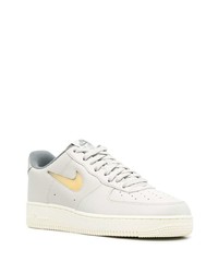 graue niedrige Sneakers von Nike