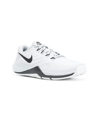 graue niedrige Sneakers von Nike