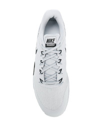 graue niedrige Sneakers von Nike