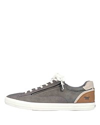 graue niedrige Sneakers von Mustang Shoes