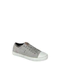 graue niedrige Sneakers von Mustang Shoes