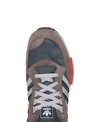 graue niedrige Sneakers von adidas