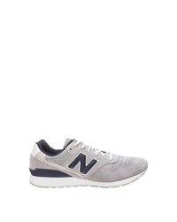 graue niedrige Sneakers von New Balance