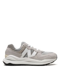 graue niedrige Sneakers von New Balance