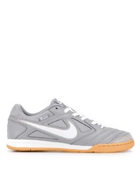 graue niedrige Sneakers von Nike