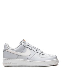 graue niedrige Sneakers von Nike