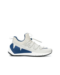 graue niedrige Sneakers von Nike