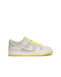 graue niedrige Sneakers von Nike