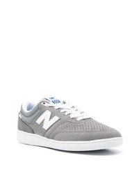 graue niedrige Sneakers von New Balance