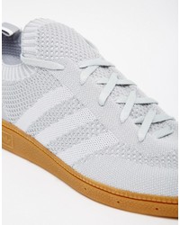 graue niedrige Sneakers von adidas