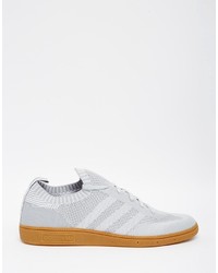 graue niedrige Sneakers von adidas