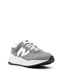 graue niedrige Sneakers von New Balance