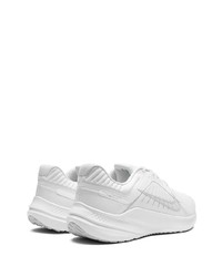 graue niedrige Sneakers von Nike