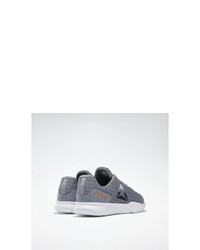 graue niedrige Sneakers von Reebok