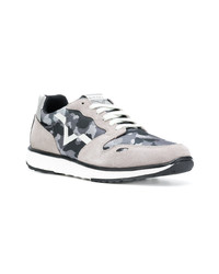 graue niedrige Sneakers von Diesel