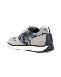 graue niedrige Sneakers von Diesel