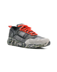 graue niedrige Sneakers von Diesel