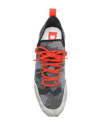 graue niedrige Sneakers von Diesel