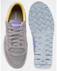 graue niedrige Sneakers von Saucony