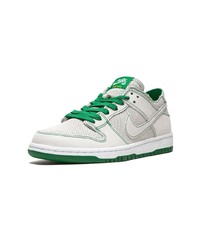 graue niedrige Sneakers von Nike