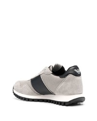 graue niedrige Sneakers von Emporio Armani