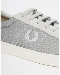 graue niedrige Sneakers von Fred Perry