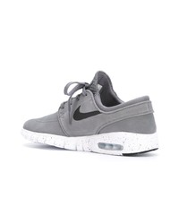 graue niedrige Sneakers von Nike