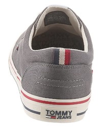 graue niedrige Sneakers von Tommy Jeans