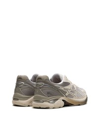 graue niedrige Sneakers von Asics